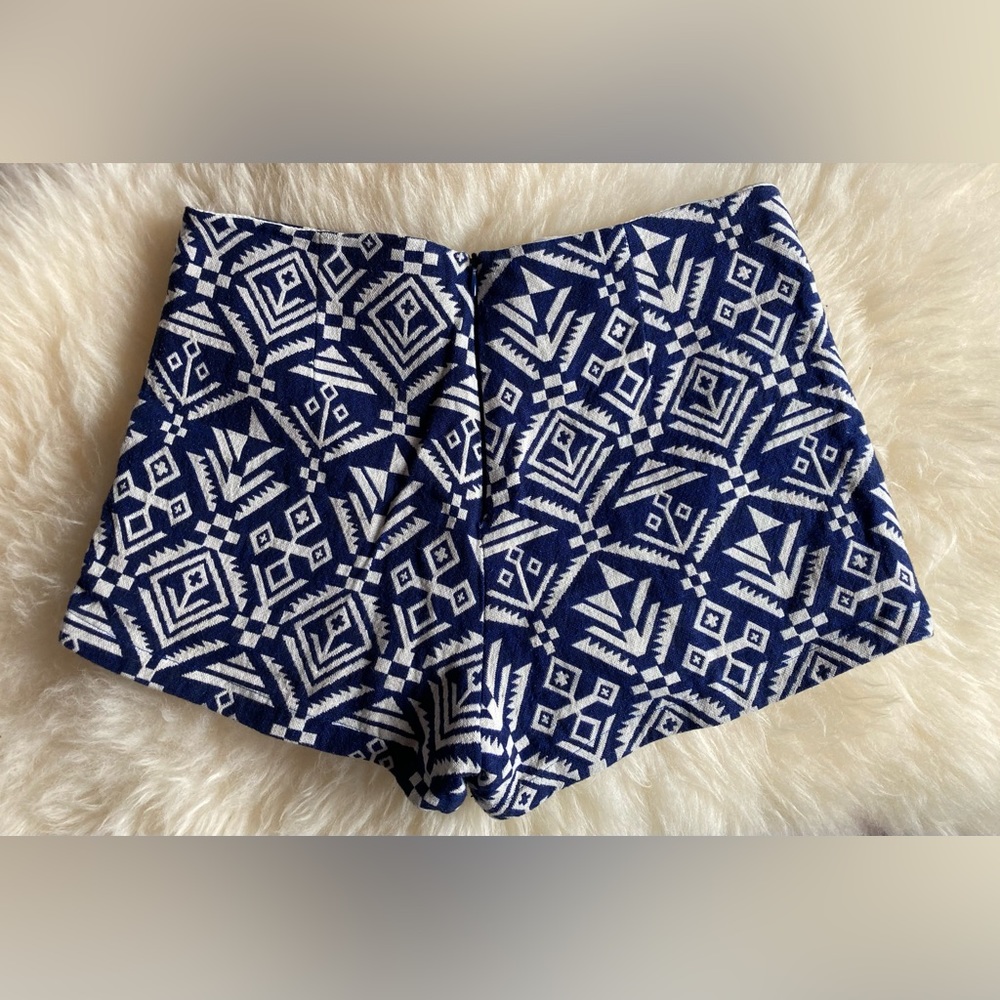 Blue and cream patterned cotton shorts - Picture 2 of 5